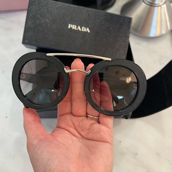 Prada sunglasses - Picture 7 of 9